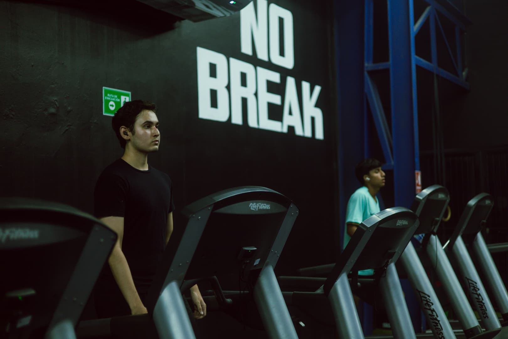 Zona cardio con equipos Life Fitness